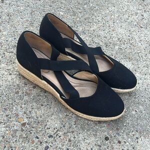 Abella black short wedge shoes